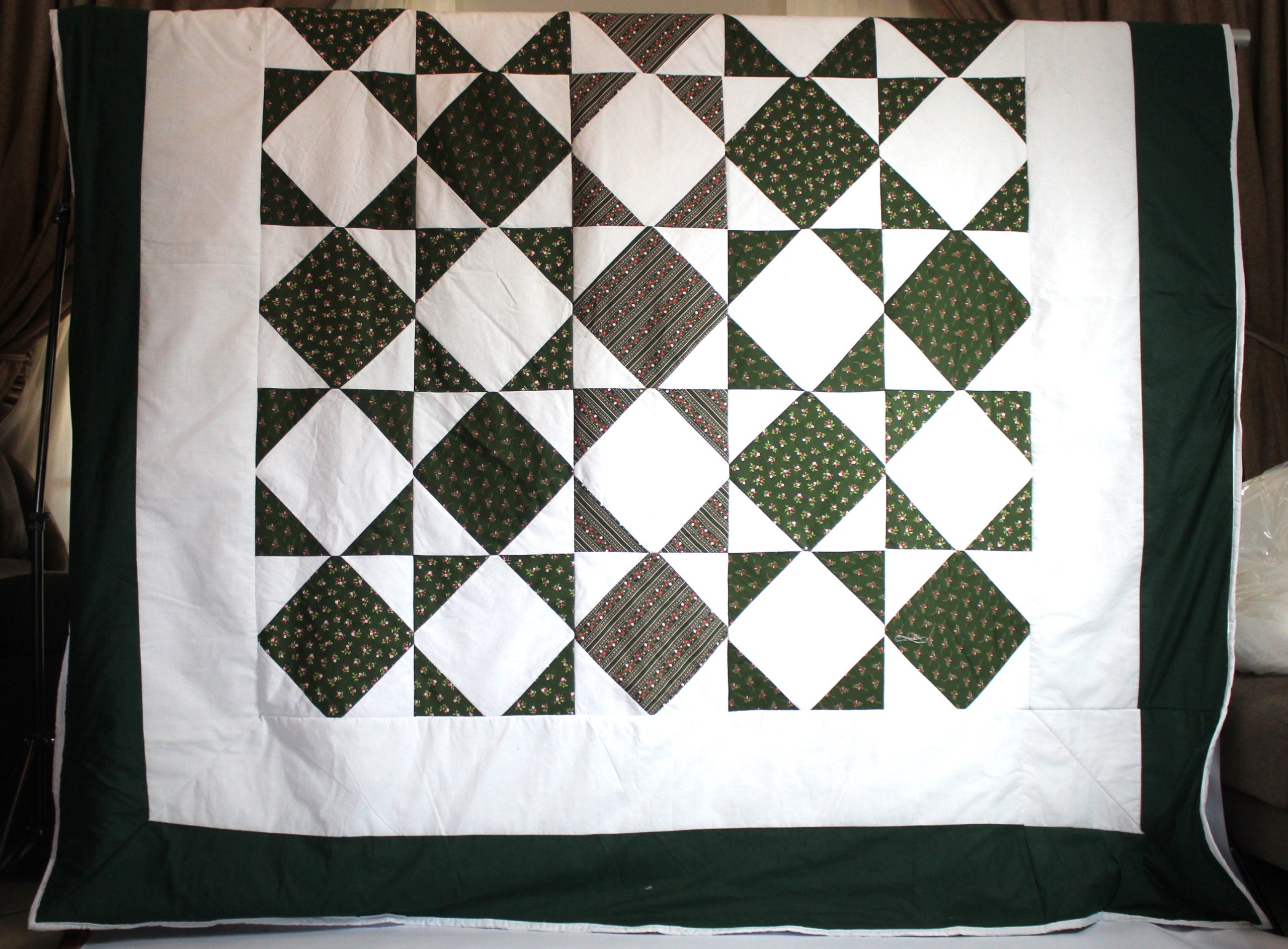 QUILT GREEN AND WHITE – D-BED FRONT